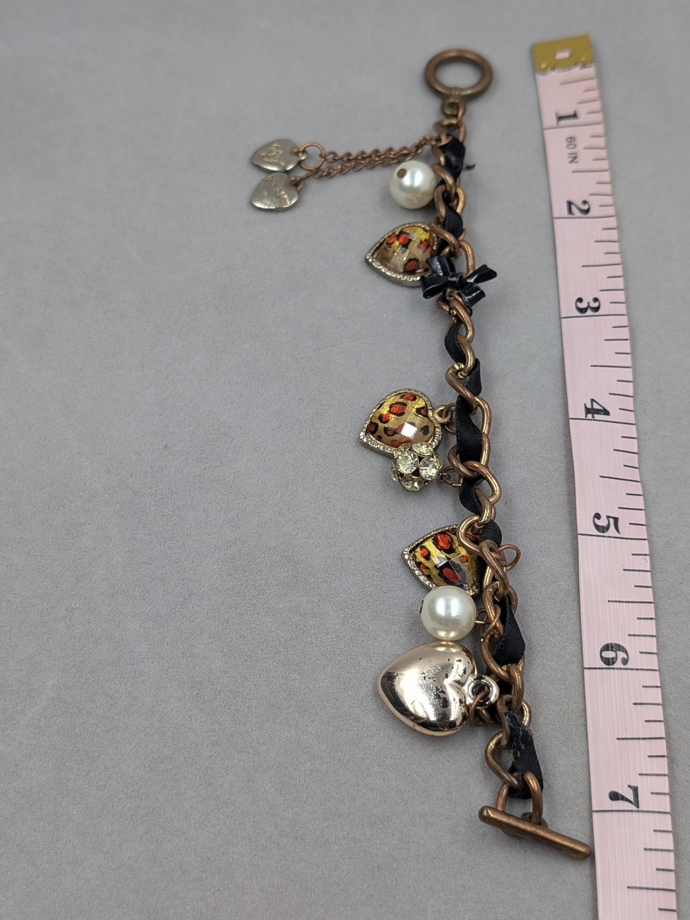 Betsey Johnson Leopard Heart Charm Bracelet Pearls Bows Rhinestones | 0841 - Picture 3 of 4